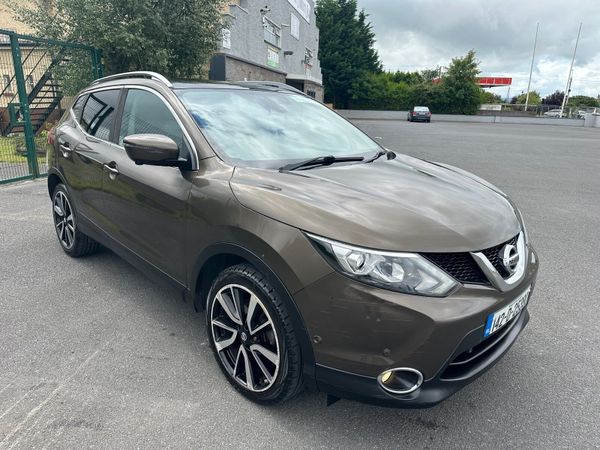 Nissan Qashqai Hatchback, Diesel, 2014, Beige