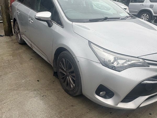 Toyota Avensis Estate, Diesel, 2015, Silver