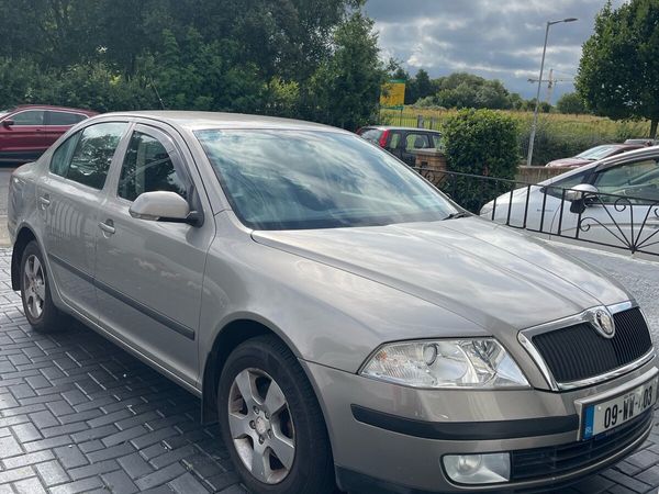 Skoda Octavia Hatchback, Petrol, 2009, Beige