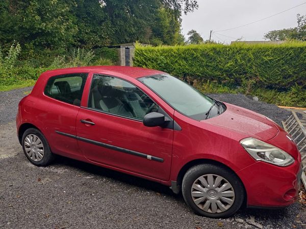 Renault Clio Hatchback, Ethanol Petrol, 2012, Red