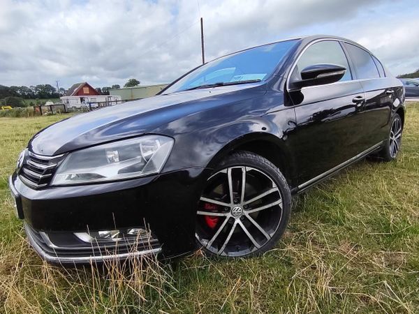 Volkswagen Passat Saloon, Diesel, 2011, Black