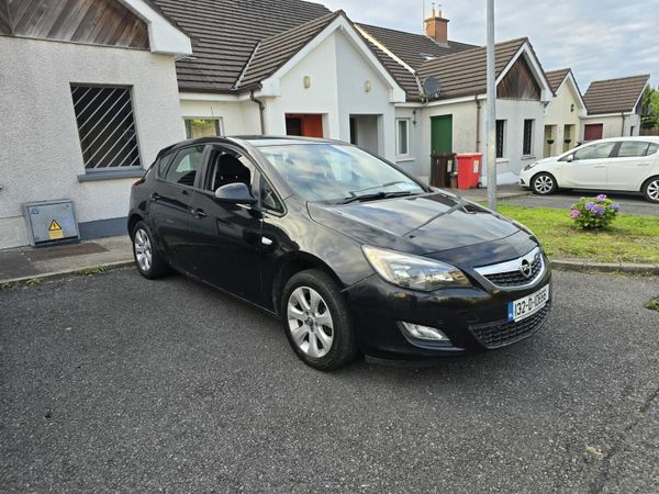 Opel Astra Hatchback, Diesel, 2013, Black