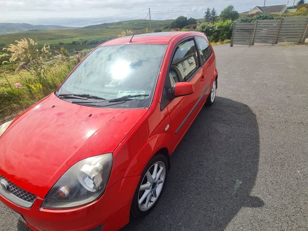 Ford Fiesta Hatchback, Petrol, 2007, Red