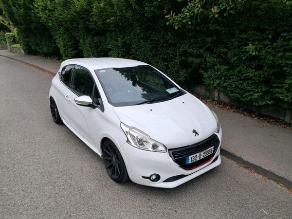 Peugeot 208 Hatchback, Petrol, 2013, White