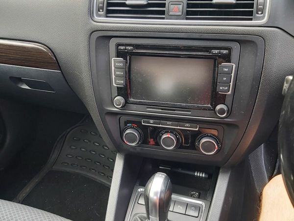 Volkswagen Jetta Saloon, Diesel, 2015, Silver
