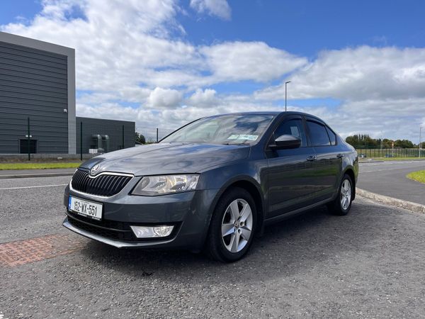 Skoda Octavia Saloon, Petrol, 2015, Grey