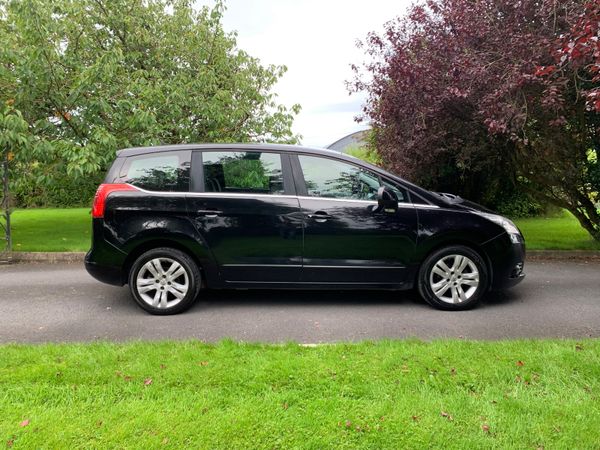 Peugeot 5008 MPV, Diesel, 2013, Black