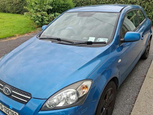 Kia Ceed Hatchback, Petrol, 2010, Blue