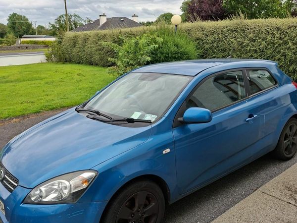 Kia Ceed Hatchback, Petrol, 2010, Blue