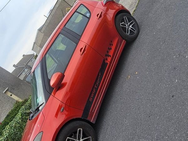 Suzuki Swift Hatchback, Petrol, 2013, Bronze