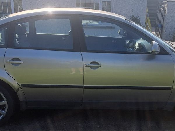 Volkswagen Passat Saloon, Diesel, 2004, Beige