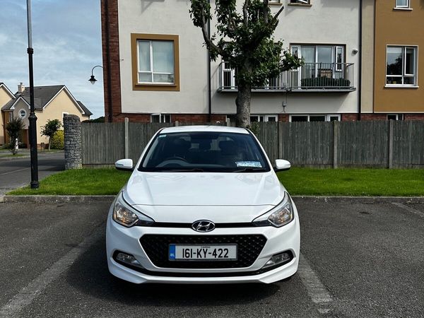 Hyundai i20 Hatchback, Petrol, 2016, White