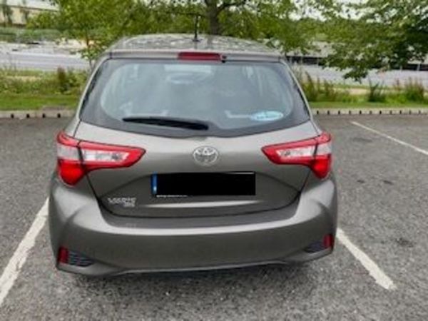 Toyota Yaris Hatchback, Petrol, 2017, Grey