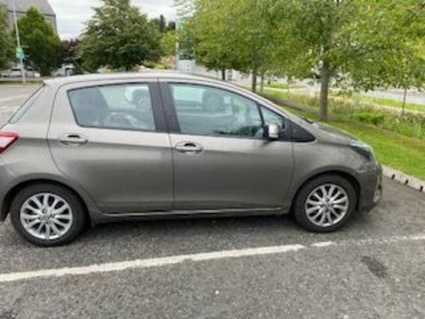 Toyota Yaris Hatchback, Petrol, 2017, Grey