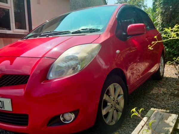 Toyota Yaris Hatchback, Petrol, 2011, Red