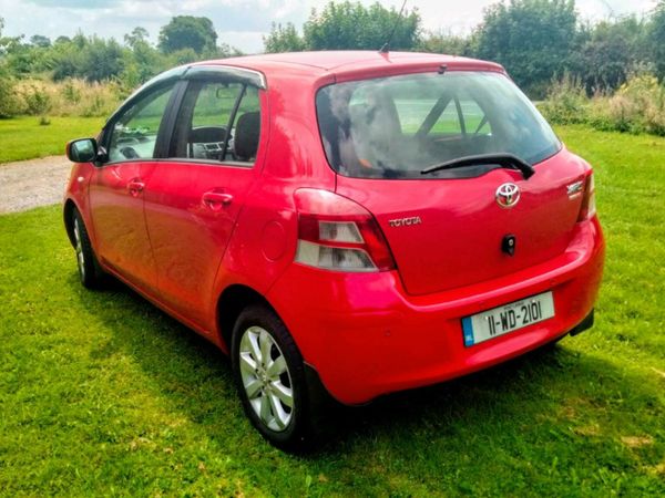 Toyota Yaris Hatchback, Petrol, 2011, Red