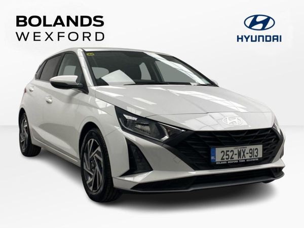 Hyundai i20 Hatchback, Petrol, 2025, White