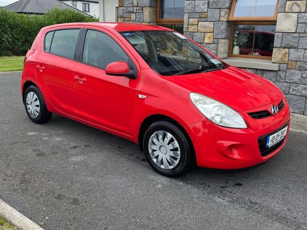 Hyundai i20 Hatchback, Petrol, 2010, Red