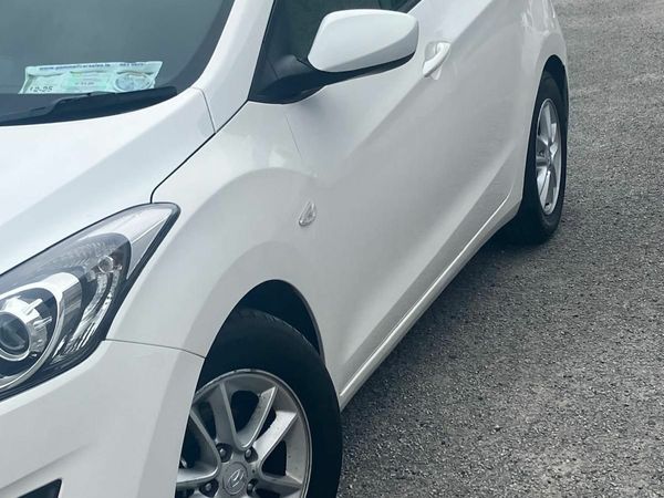 Hyundai i30 Hatchback, Diesel, 2012, White