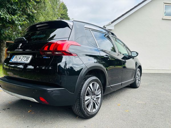 Peugeot 2008 Hatchback, Petrol, 2017, Black