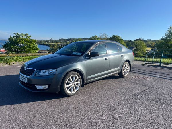 Skoda Octavia Saloon, Diesel, 2016, Grey