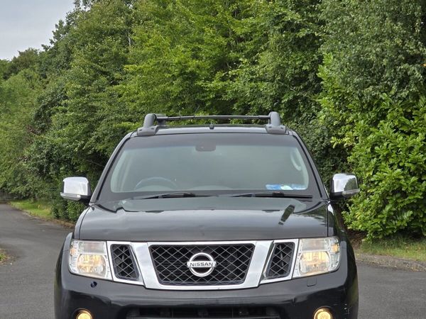 Nissan Navara Crew Cab, Diesel, 2011, Black