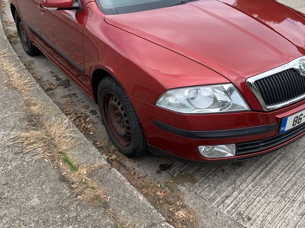 Skoda Octavia Hatchback, Petrol, 2006, Red