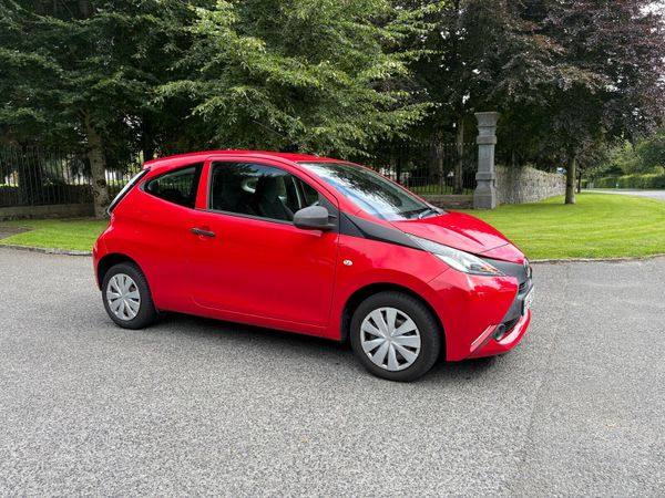 Toyota Aygo Hatchback, Petrol, 2015, Red
