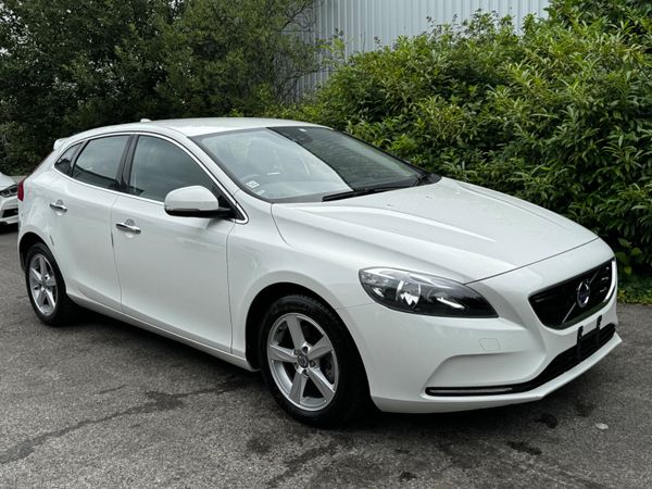 Volvo V40 Hatchback, Petrol, 2014, White