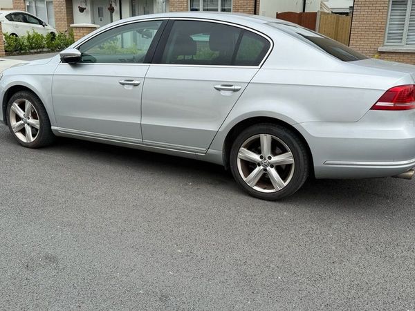 Volkswagen Passat Saloon, Petrol, 2012, Silver