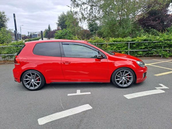 Volkswagen Golf Hatchback, Petrol, 2010, Red