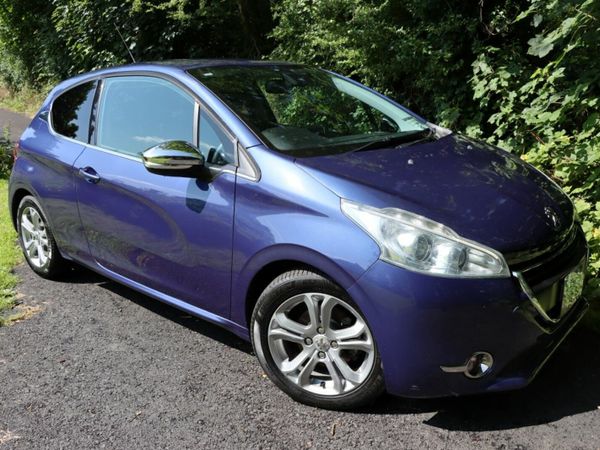 Peugeot 208 Hatchback, Petrol, 2015, Blue