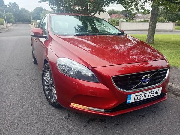 Volvo V40 Hatchback, Diesel, 2013, Red