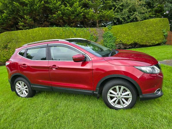 Nissan Qashqai Hatchback, Diesel, 2016, Red