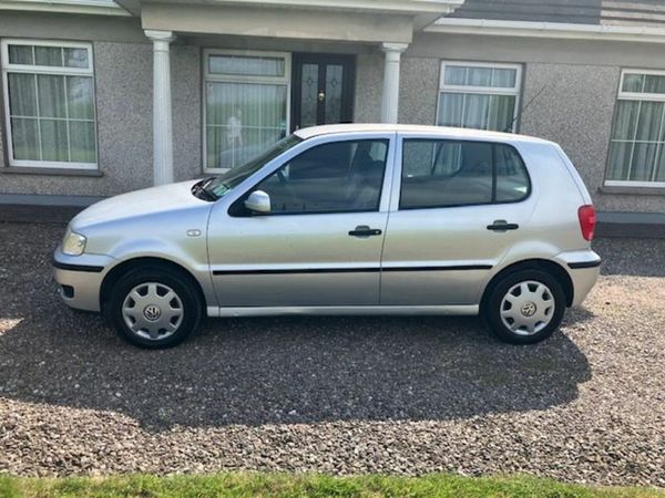 Volkswagen Polo Hatchback, Petrol, 2001, Silver