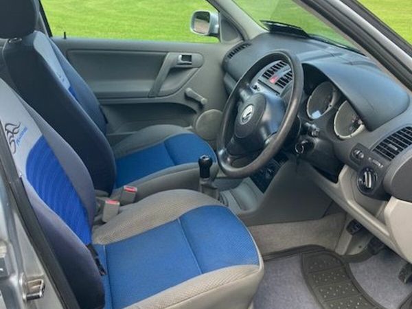 Volkswagen Polo Hatchback, Petrol, 2001, Silver