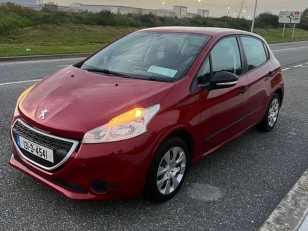 Peugeot 208 Hatchback, Petrol, 2013, Red