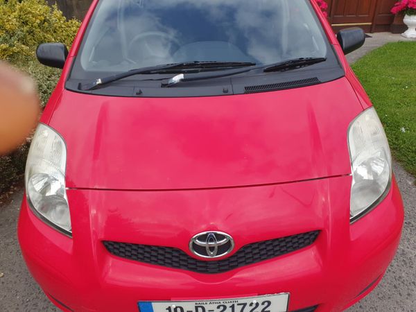 Toyota Yaris Hatchback, Petrol, 2010, Red
