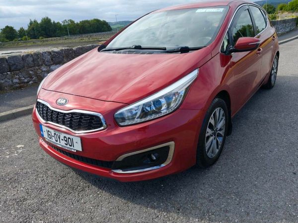 Kia Ceed Hatchback, Diesel, 2016, Red