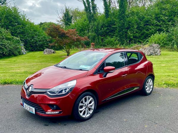 Renault Clio Hatchback, Petrol, 2019, Red