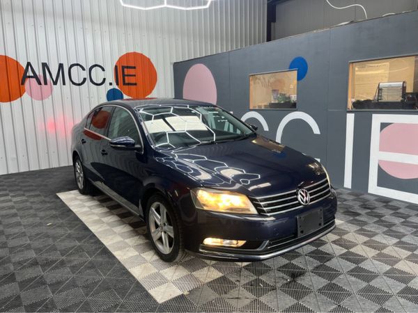 Volkswagen Passat Saloon, Petrol, 2012, Blue
