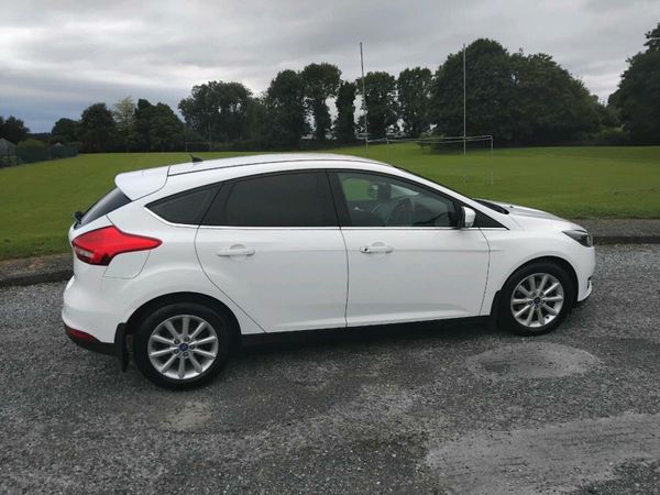 Ford Focus Hatchback, Petrol, 2015, White