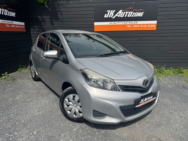 Toyota Yaris Hatchback, Petrol, 2014, Silver