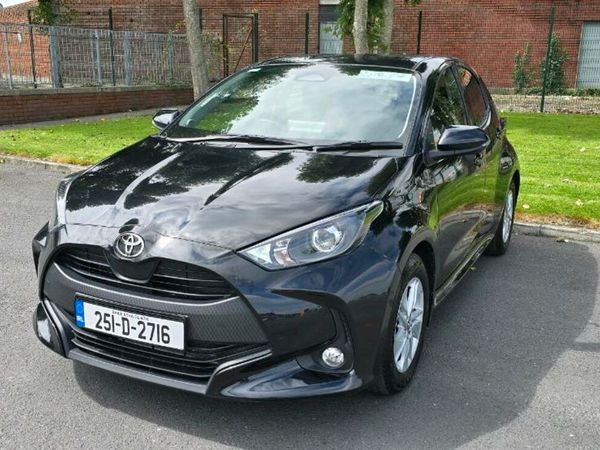 Toyota Yaris Hatchback, Petrol Hybrid, 2025, Black