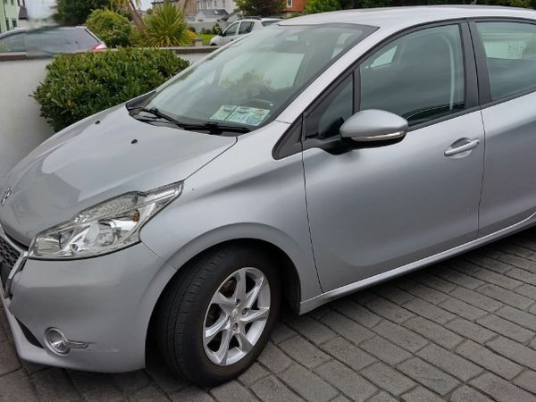 Peugeot 208 Hatchback, Petrol, 2015, Grey