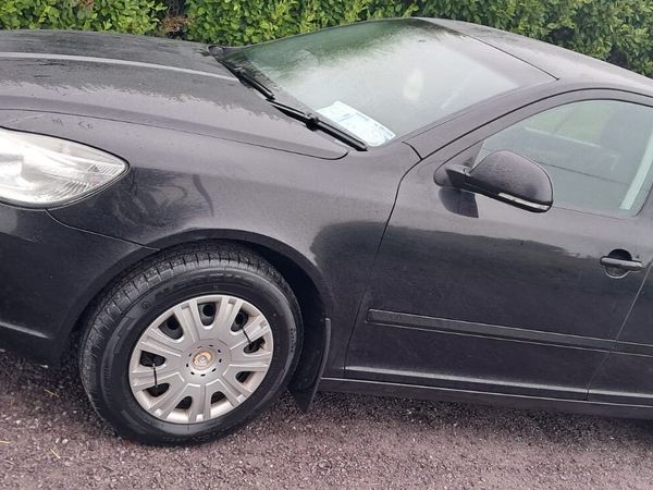 Skoda Octavia Hatchback, Petrol, 2011, Black