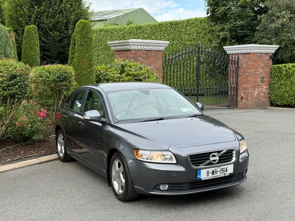 Volvo S40 Saloon, Diesel, 2011, Grey