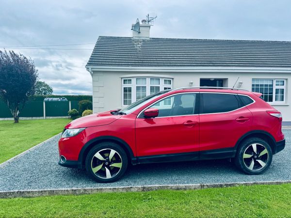 Nissan Qashqai Hatchback, Diesel, 2015, Red