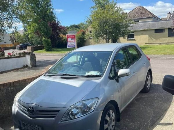 Toyota Auris Hatchback, Petrol, 2010, Silver