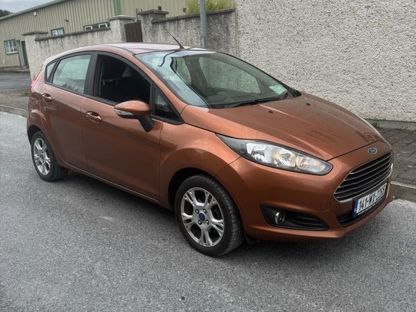 Ford Fiesta Hatchback, Petrol, 2014, Gold